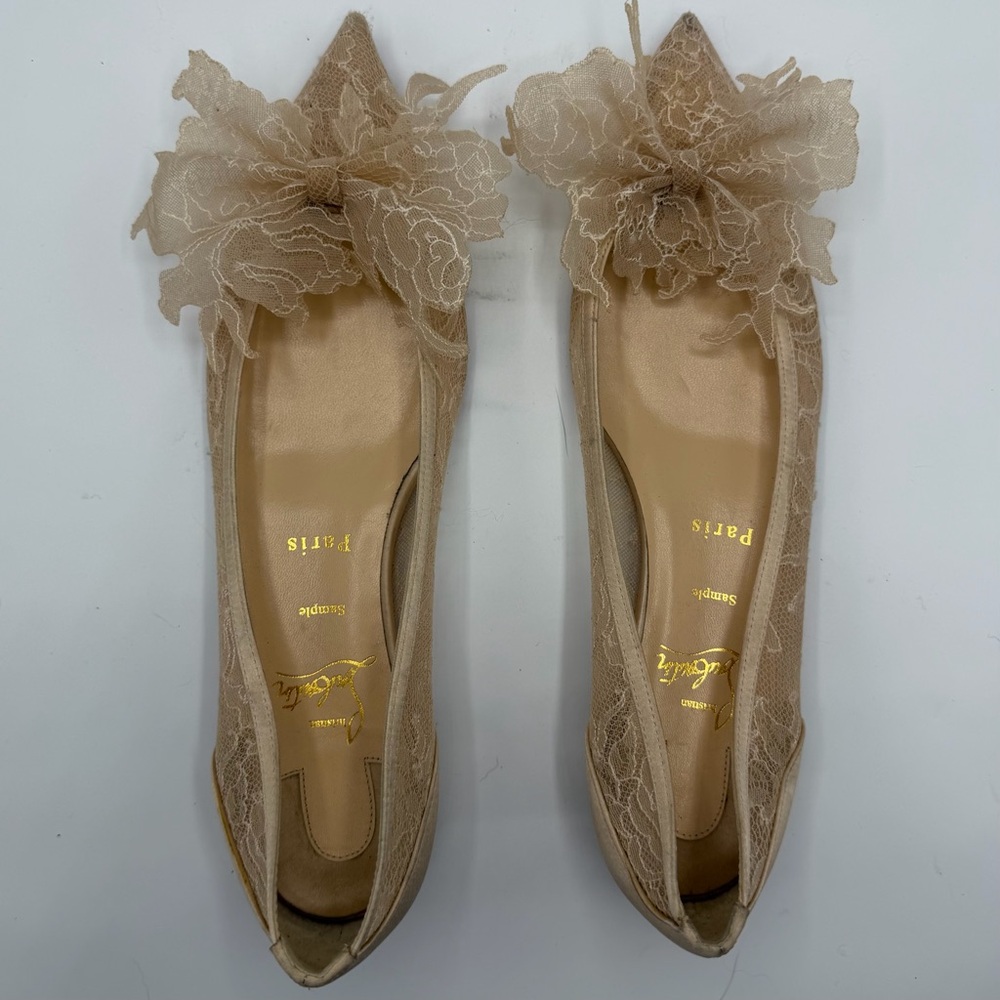 New Christian Louboutin Beige Ivory Satin Chantilly Lace Tulle Bow Flats EU 40
